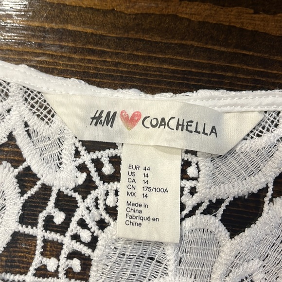 ❤️❤️SOLD❤️❤️ H&M Coachella White Crop Lace Top - Picture 3 of 7